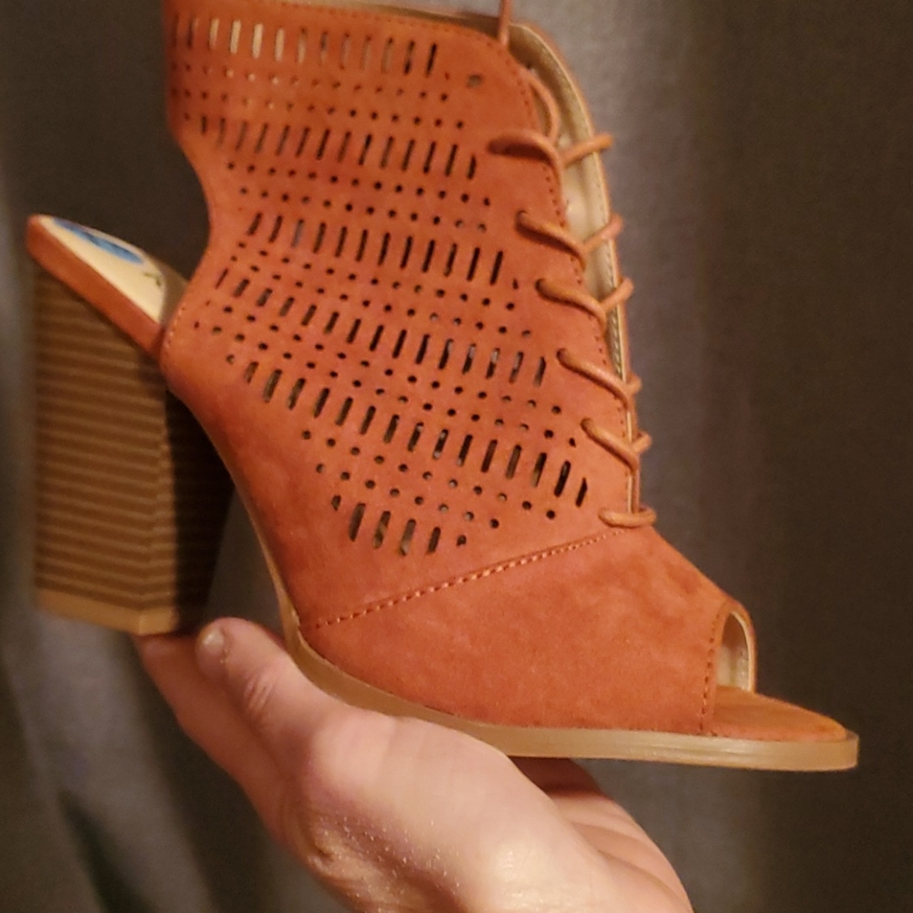 Shoes - Picture 1 of 5